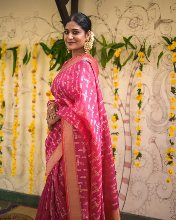 Pink_Color_Fresh_Arrival_Soft_Banarasi_Silk_Saree_with_Classy_Bloue_Piece
