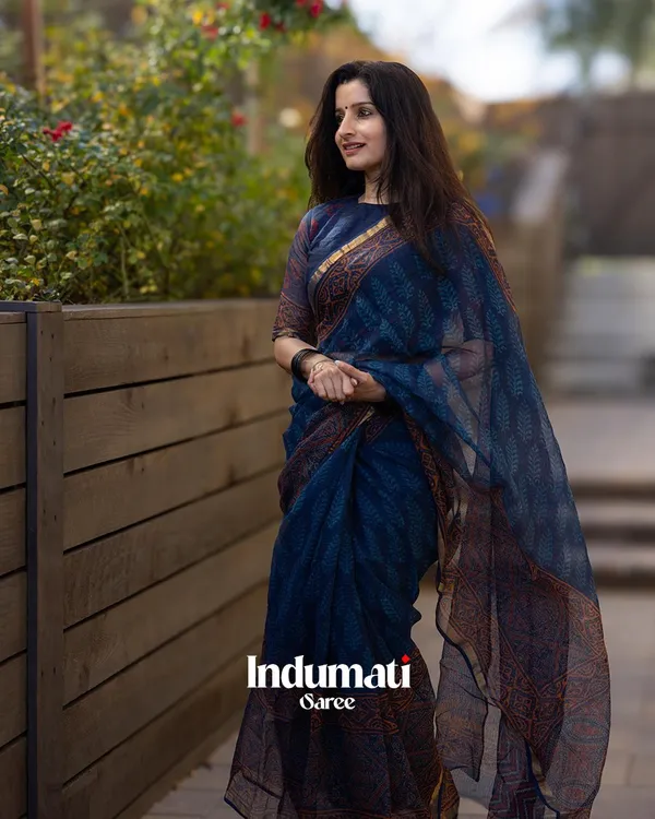 Neel_Pushp_-_Floral_Navy_Linen_Saree_with_Same-Tone_Blouse_Piece