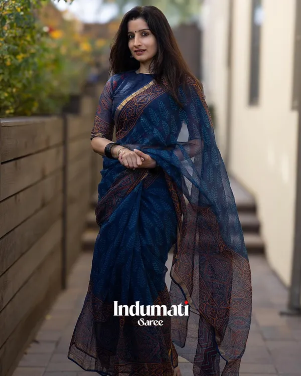 Neel_Pushp_-_Floral_Navy_Linen_Saree_with_Same-Tone_Blouse_Piece