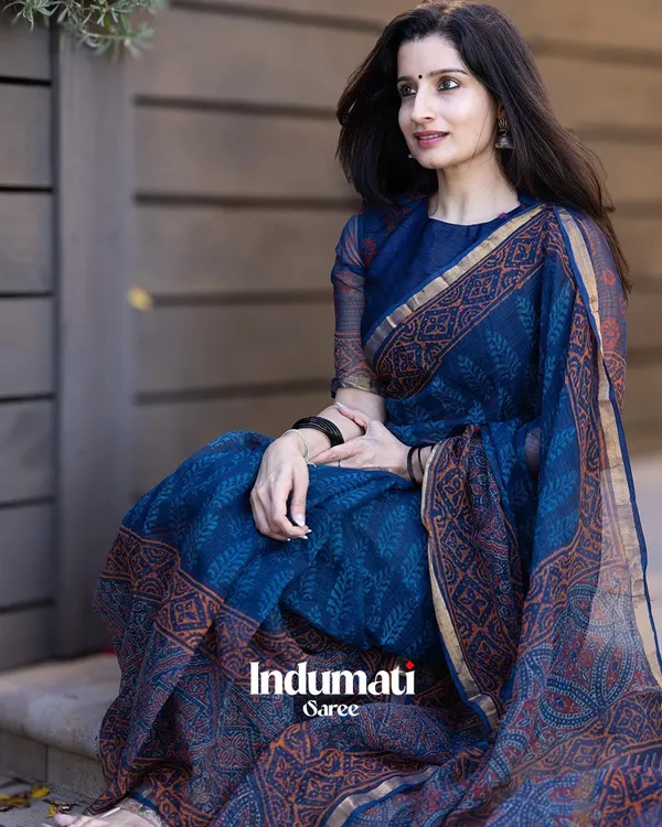 Neel_Pushp_-_Floral_Navy_Linen_Saree_with_Same-Tone_Blouse_Piece