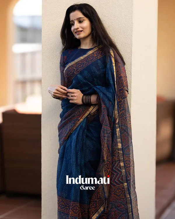 Neel_Pushp_-_Floral_Navy_Linen_Saree_with_Same-Tone_Blouse_Piece