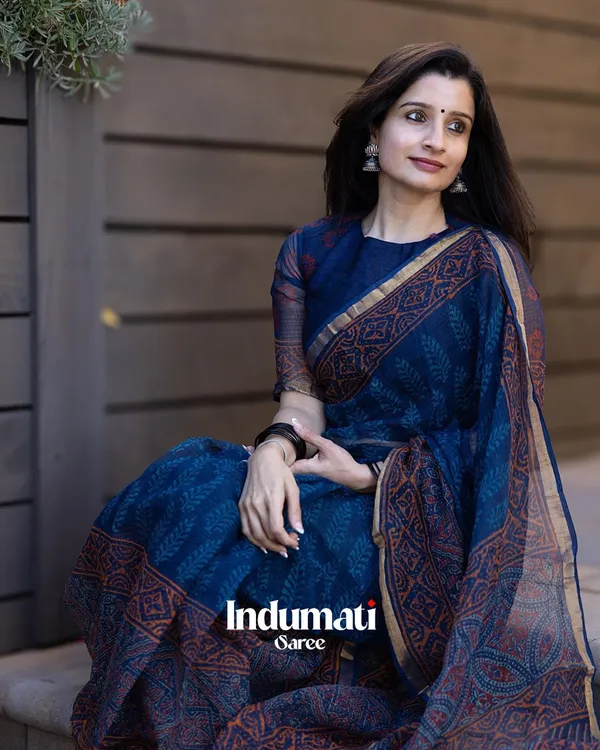 Neel_Pushp_-_Floral_Navy_Linen_Saree_with_Same-Tone_Blouse_Piece
