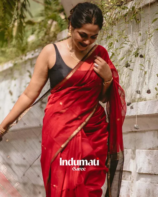 Red_And_Black_Premium_Cotton_Silk_Saree_With_Classy_Blouse_and_tassels