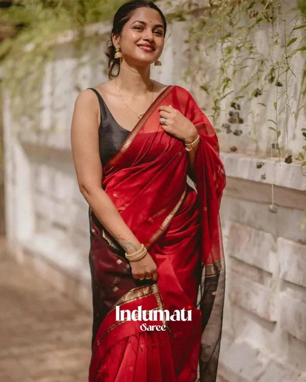 Red_And_Black_Premium_Cotton_Silk_Saree_With_Classy_Blouse_and_tassels