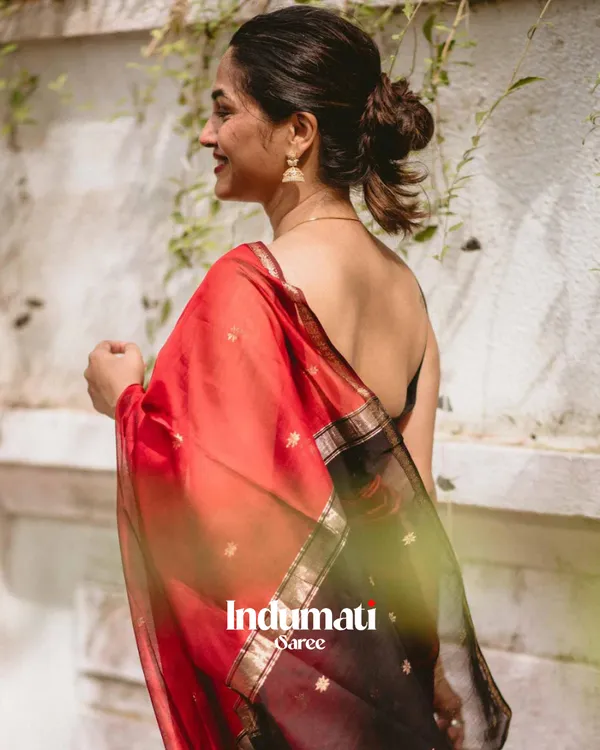 Red_And_Black_Premium_Cotton_Silk_Saree_With_Classy_Blouse_and_tassels