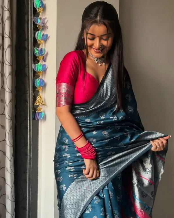 Bottle_Blue_Color_Exclusive_Soft_Banarasi_Silk_Saree_with_Classy_Bloue_Piece