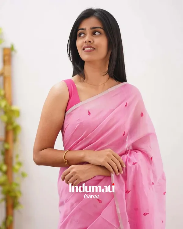 Pink_Color_Cotton_Silk_Saree_with_Calssy_Blouse_and_tassels
