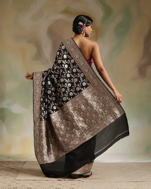 Black_Color_Hot_Right_Now_Soft_Banarasi_Silk_Saree_with_Classy_Bloue_Piece