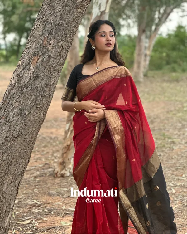 Red_And_Black_Premium_Cotton_Silk_Saree_With_Classy_Blouse_and_tassels