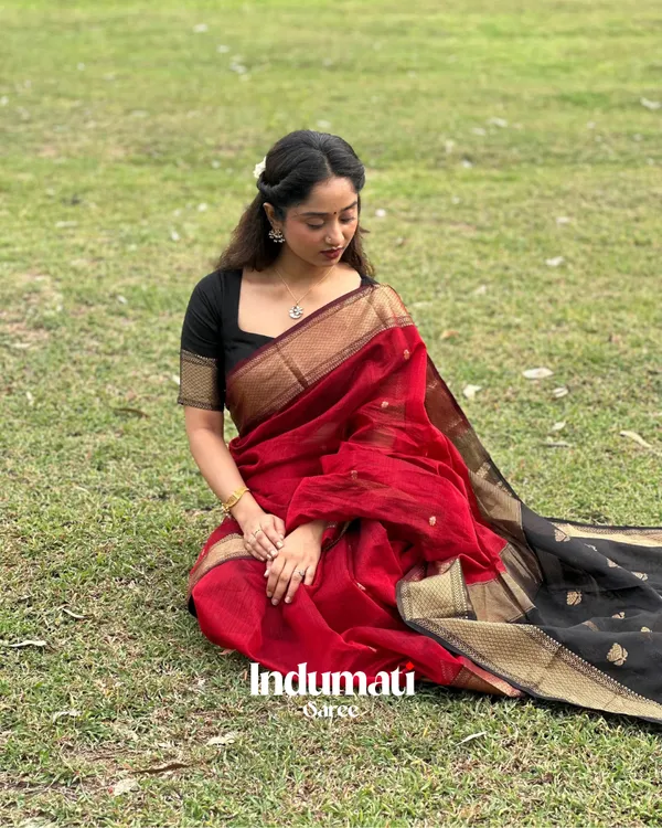 Red_And_Black_Premium_Cotton_Silk_Saree_With_Classy_Blouse_and_tassels
