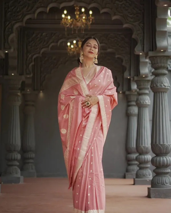 Light_Pink_Color_Going_Fast_Soft_Banarasi_Silk_Saree_with_Classy_Bloue_Piece