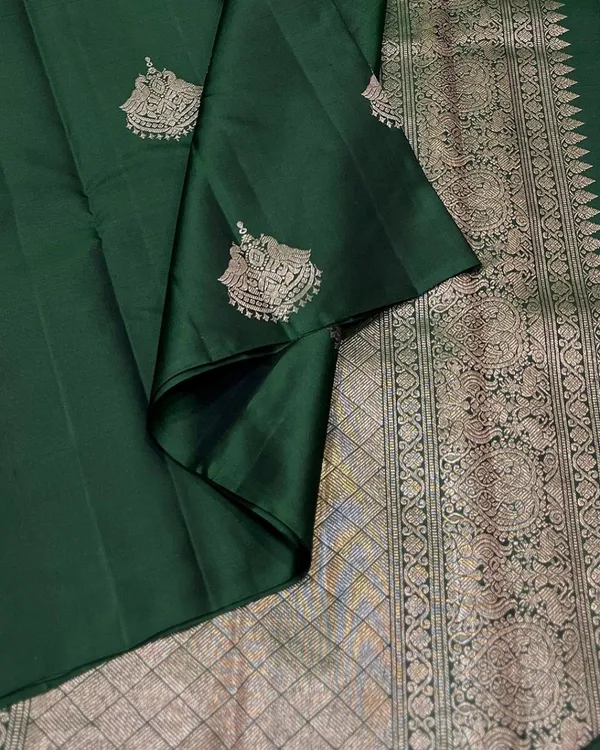 Green_Color_Just_Released_Soft_Banarasi_Silk_Saree_with_Classy_Bloue_Piece