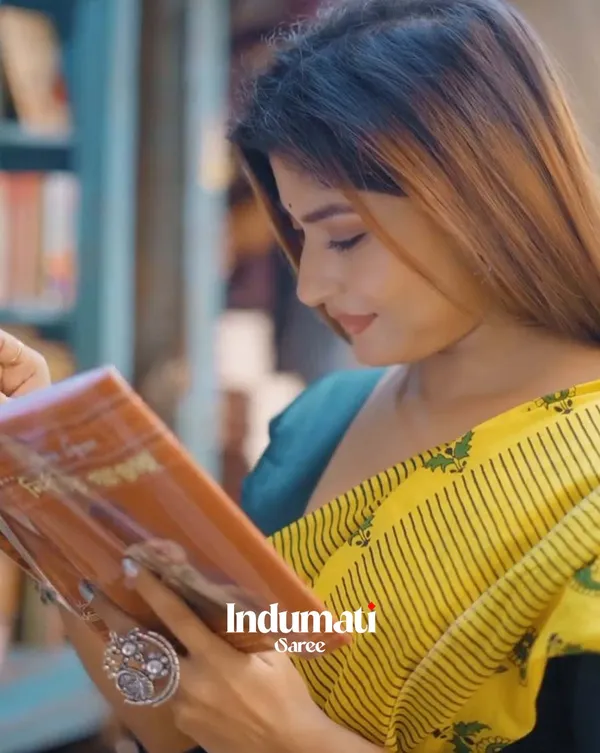 Peela_Phool_-_Bright_Yellow_Linen_Saree_with_Matching_Blouse