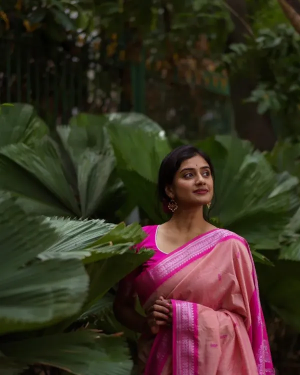 Pink_Color_Signature_Line_Soft_Banarasi_Silk_Saree_with_Classy_Bloue_Piece