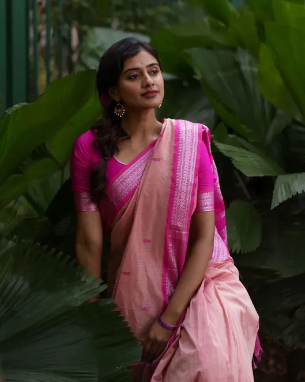 Pink_Color_Signature_Line_Soft_Banarasi_Silk_Saree_with_Classy_Bloue_Piece