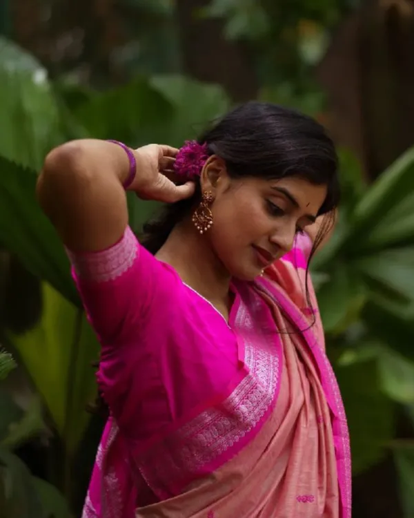 Pink_Color_Signature_Line_Soft_Banarasi_Silk_Saree_with_Classy_Bloue_Piece