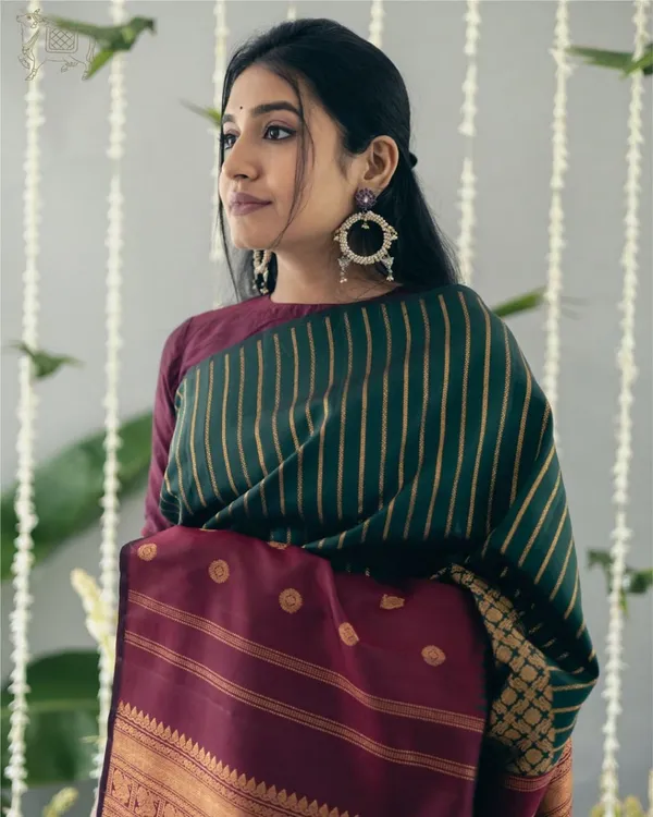 Green_And_Purple_Color_Going_Fast_Soft_Banarasi_Silk_Saree_with_Classy_Bloue_Piece
