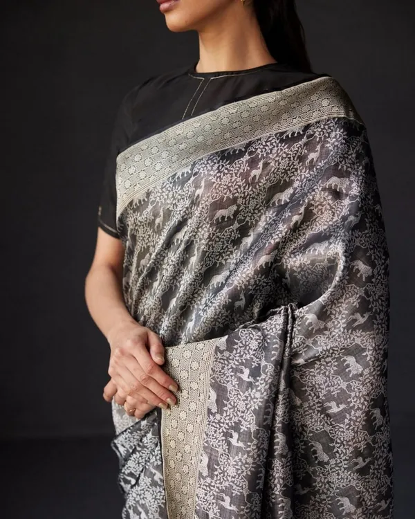 Black_Color_Latest_Arrival_Soft_Banarasi_Silk_Saree_with_Classy_Bloue_Piece