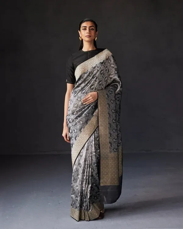 Black_Color_Latest_Arrival_Soft_Banarasi_Silk_Saree_with_Classy_Bloue_Piece