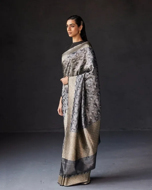 Black_Color_Latest_Arrival_Soft_Banarasi_Silk_Saree_with_Classy_Bloue_Piece