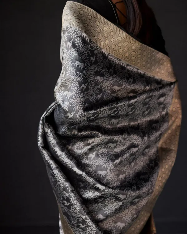 Black_Color_Latest_Arrival_Soft_Banarasi_Silk_Saree_with_Classy_Bloue_Piece