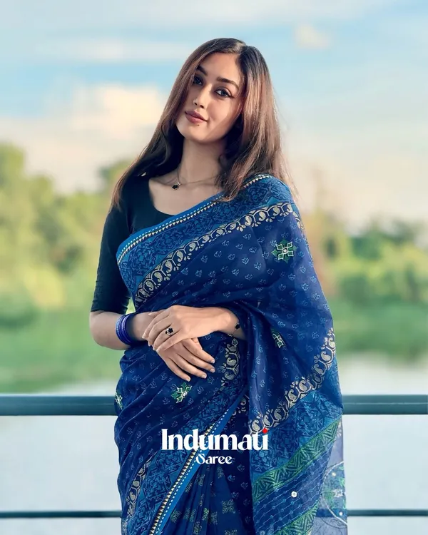 Samudra_Jyoti_-_Graceful_Navy_Linen_Saree_with_Small_Detailing_&_Border_with_Blouse_Piece