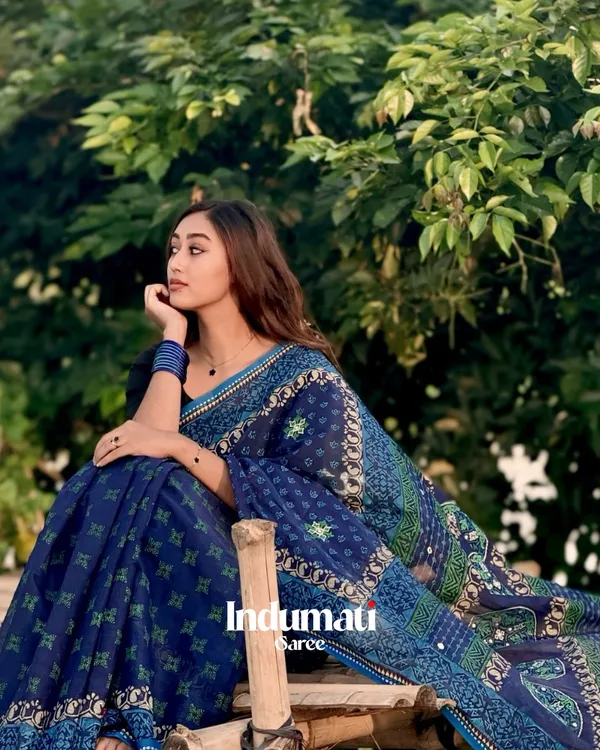 Samudra_Jyoti_-_Graceful_Navy_Linen_Saree_with_Small_Detailing_&_Border_with_Blouse_Piece