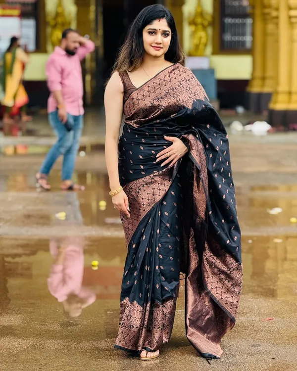Black_Color_Customer_Favorite_Soft_Banarasi_Silk_Saree_with_Classy_Bloue_Piece