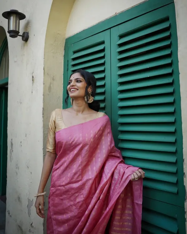 Light_Pink_Color_Hot_Right_Now_Soft_Banarasi_Silk_Saree_with_Classy_Bloue_Piece