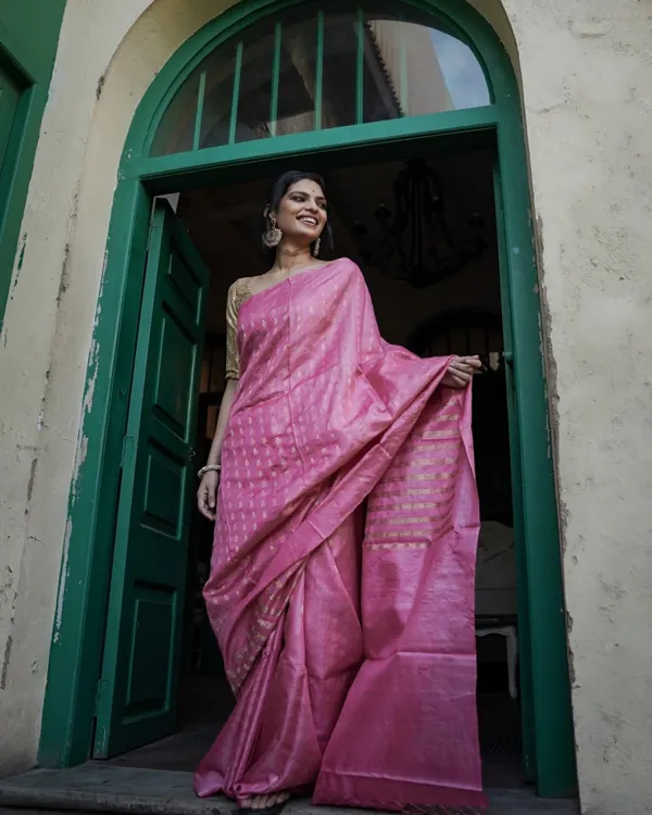 Light_Pink_Color_Hot_Right_Now_Soft_Banarasi_Silk_Saree_with_Classy_Bloue_Piece