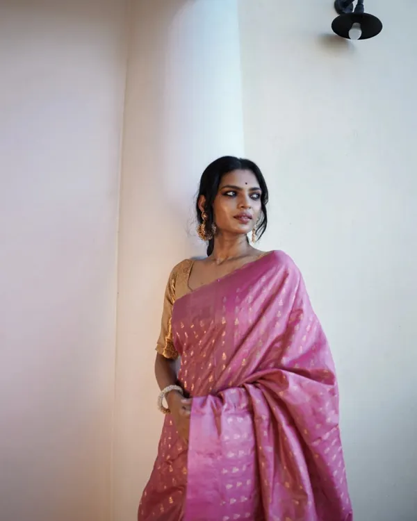 Light_Pink_Color_Hot_Right_Now_Soft_Banarasi_Silk_Saree_with_Classy_Bloue_Piece
