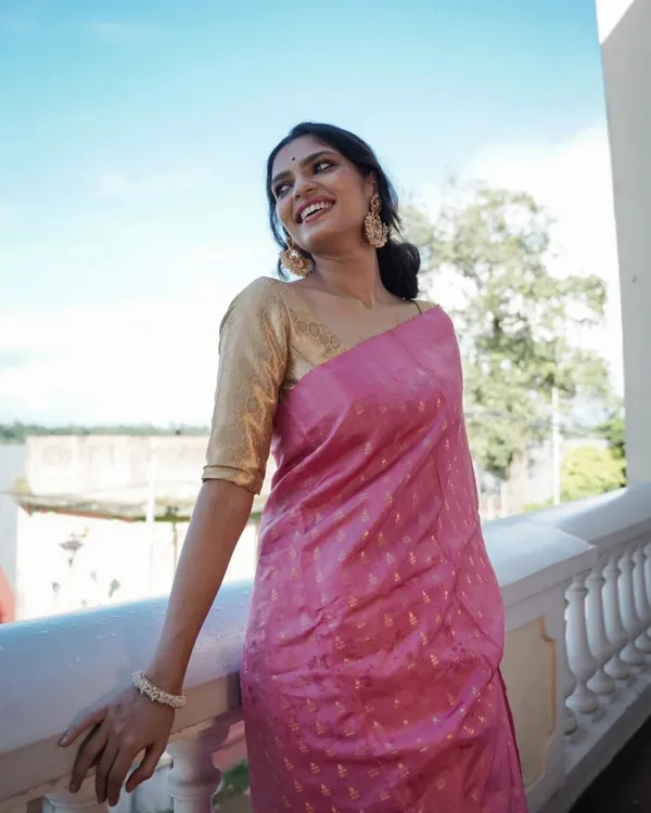 Light_Pink_Color_Hot_Right_Now_Soft_Banarasi_Silk_Saree_with_Classy_Bloue_Piece