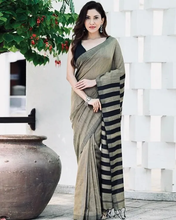 Black_And_Grey_Color_Pro_Collection_Soft_Banarasi_Silk_Saree_with_Classy_Bloue_Piece
