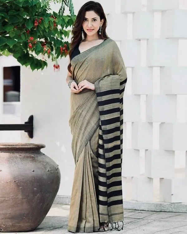 Black_And_Grey_Color_Pro_Collection_Soft_Banarasi_Silk_Saree_with_Classy_Bloue_Piece