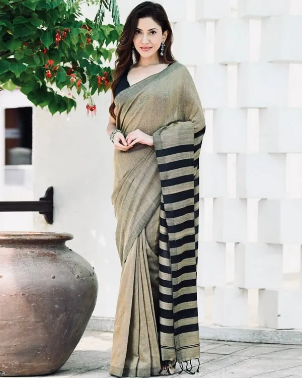 Black_And_Grey_Color_Pro_Collection_Soft_Banarasi_Silk_Saree_with_Classy_Bloue_Piece