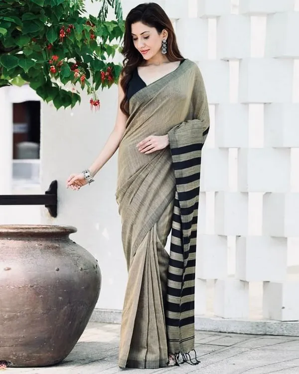 Black_And_Grey_Color_Pro_Collection_Soft_Banarasi_Silk_Saree_with_Classy_Bloue_Piece