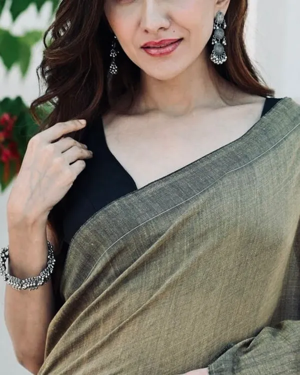 Black_And_Grey_Color_Pro_Collection_Soft_Banarasi_Silk_Saree_with_Classy_Bloue_Piece