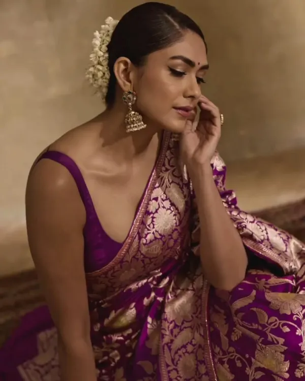 Purple_Color_Hot_Right_Now_Soft_Banarasi_Silk_Saree_with_Classy_Bloue_Piece