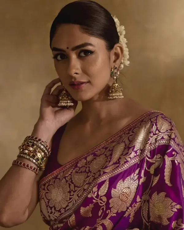 Purple_Color_Hot_Right_Now_Soft_Banarasi_Silk_Saree_with_Classy_Bloue_Piece
