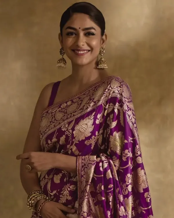 Purple_Color_Hot_Right_Now_Soft_Banarasi_Silk_Saree_with_Classy_Bloue_Piece