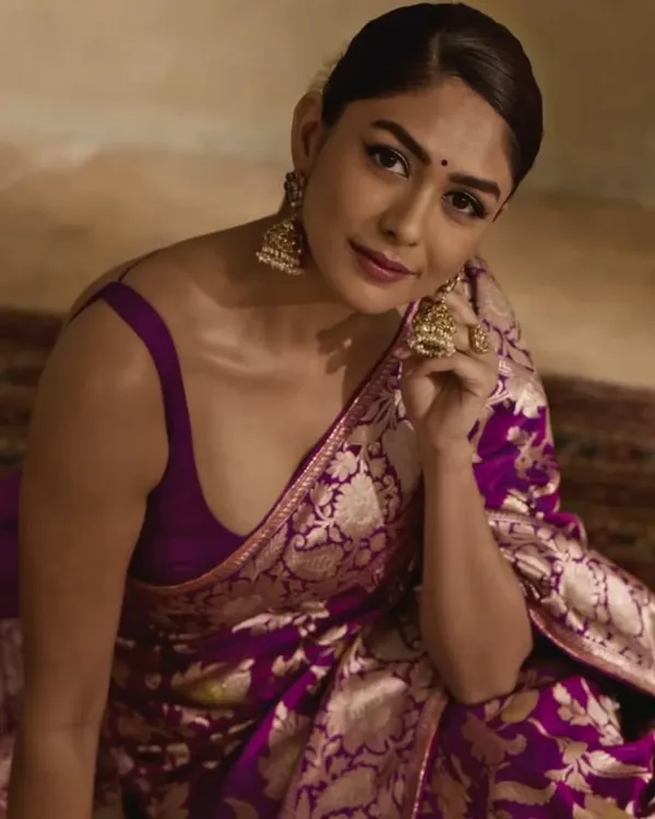Purple_Color_Hot_Right_Now_Soft_Banarasi_Silk_Saree_with_Classy_Bloue_Piece