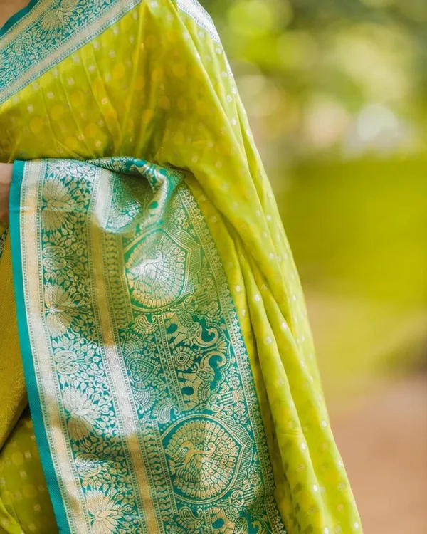 Parrot_Green_Color_Luxury_Edition_Soft_Banarasi_Silk_Saree_with_Classy_Bloue_Piece