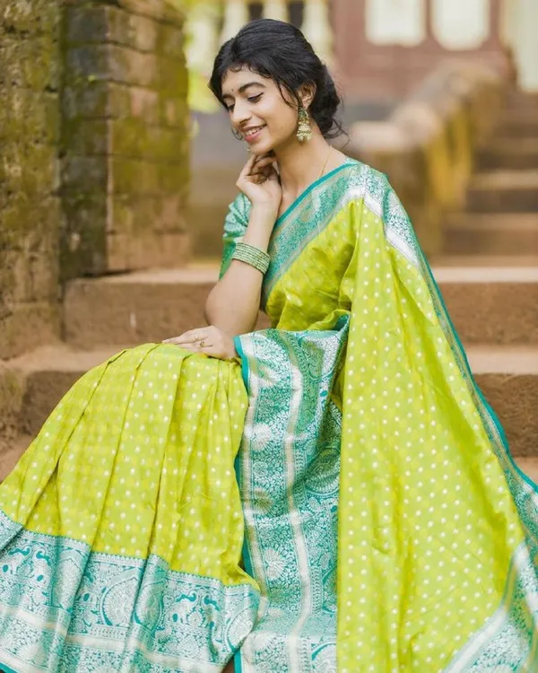 Parrot_Green_Color_Luxury_Edition_Soft_Banarasi_Silk_Saree_with_Classy_Bloue_Piece