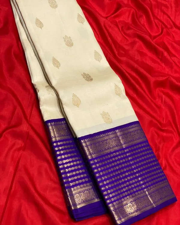 Cream_And_Purple_Color_Hot_Right_Now_Soft_Banarasi_Silk_Saree_with_Pure_Golden_Zari_Work_&_Classy_Bloue_Piece