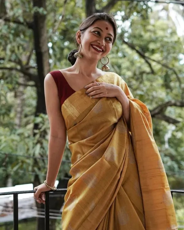 Yellow_Color_Pro_Collection_Soft_Banarasi_Silk_Saree_with_Classy_Bloue_Piece