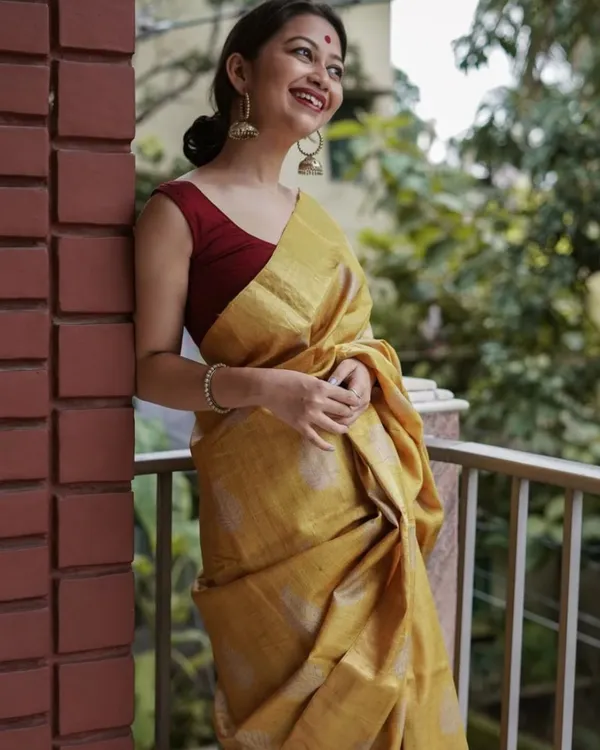 Yellow_Color_Pro_Collection_Soft_Banarasi_Silk_Saree_with_Classy_Bloue_Piece