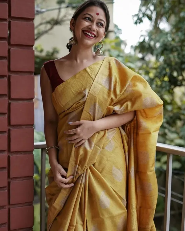 Yellow_Color_Pro_Collection_Soft_Banarasi_Silk_Saree_with_Classy_Bloue_Piece