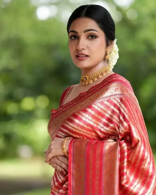 Red_Color_Signature_Line_Soft_Banarasi_Silk_Saree_with_Classy_Bloue_Piece