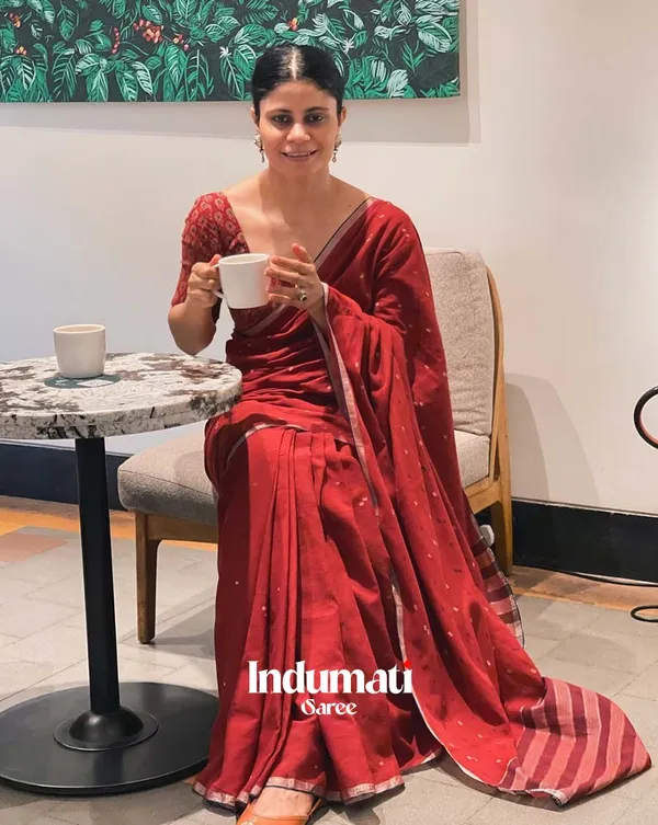 Laal_Riwaayat_-_Traditional_Red_Linen_Saree_with_Matching_Blouse_Piece