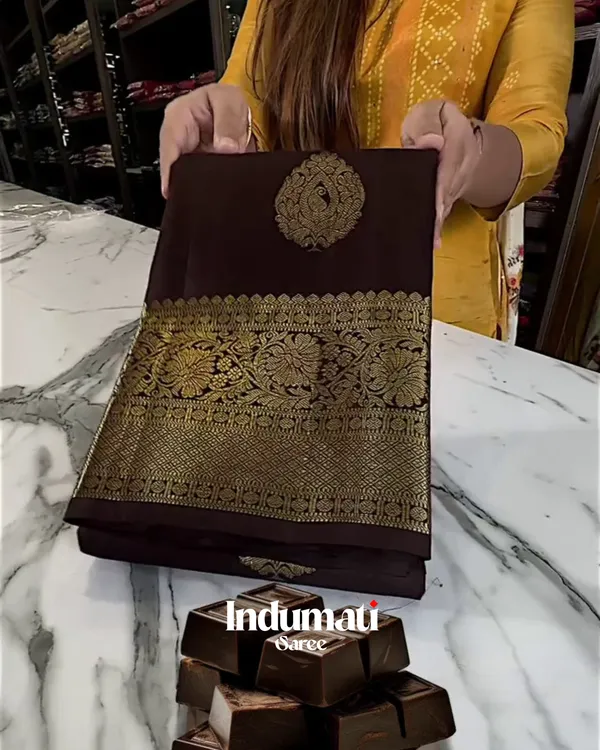 Gratifying_Brown_Color_Soft_Banarasi_Silk_Saree_With_Pure_Golden_Zari_Work_&_Classy_Blouse_Piece